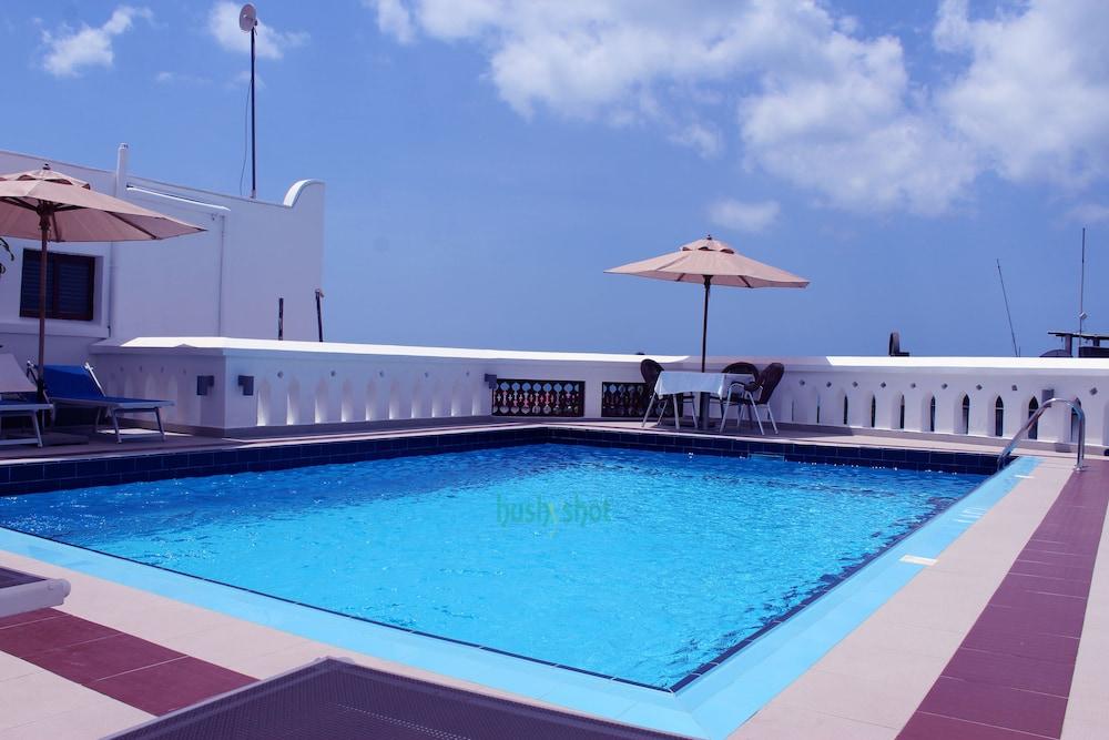 Maru Maru Hotel - Rooftop Pool