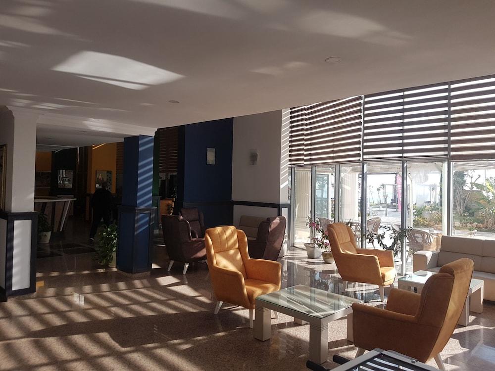 Acropol Beach Hotel - Lobby Sitting Area