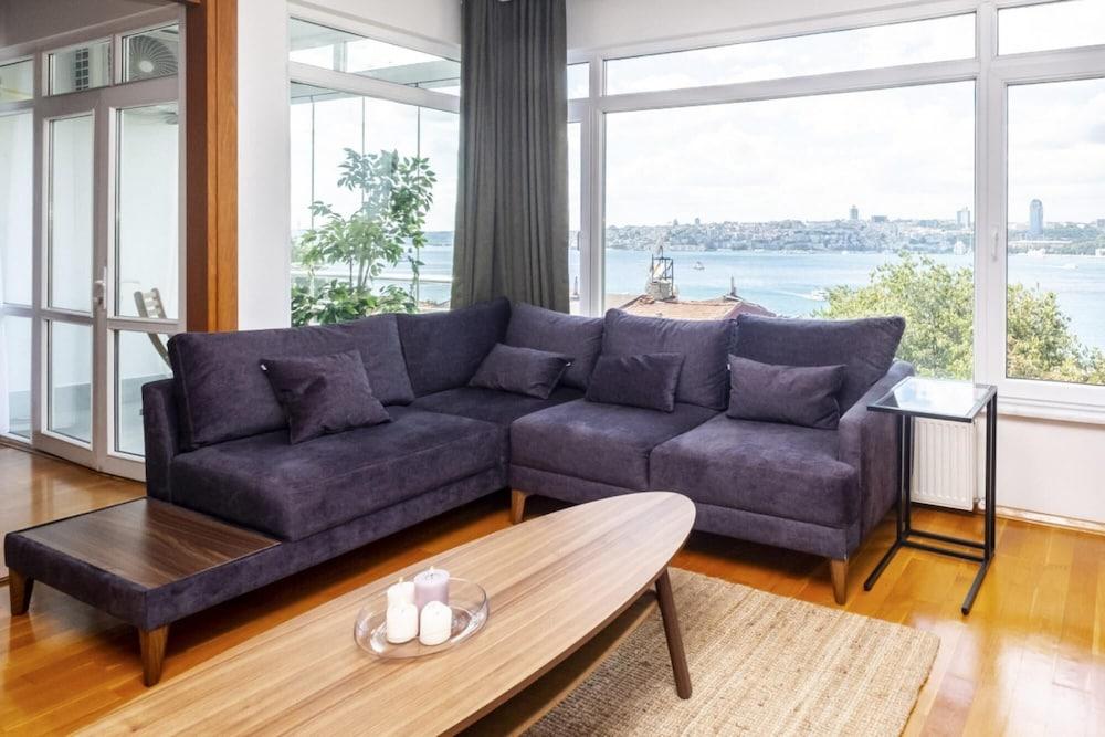Missafir Apartment With a Panoramic Bosphorus View - Featured Image
