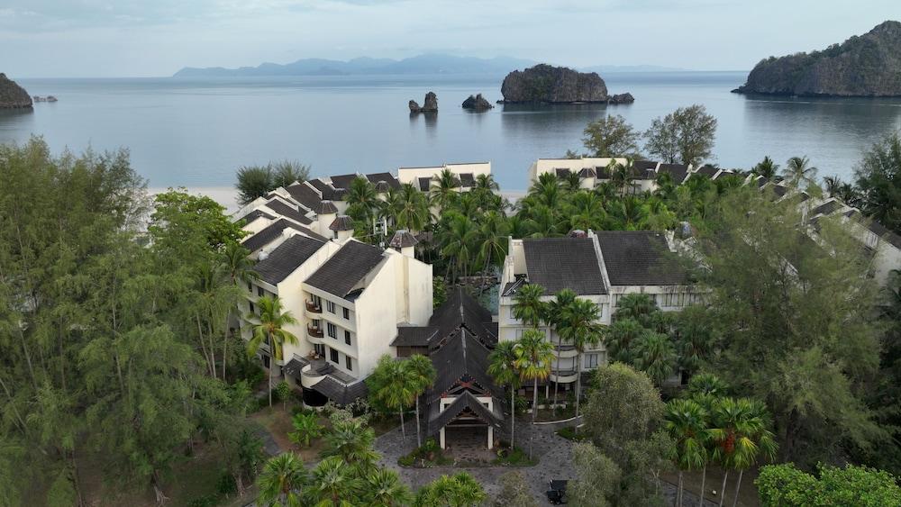 Tanjung Rhu Resort - Featured Image