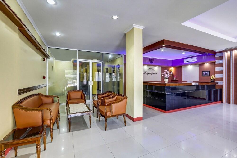 OYO 91036 Hotel Simpang Lima Gkpri - Lobby