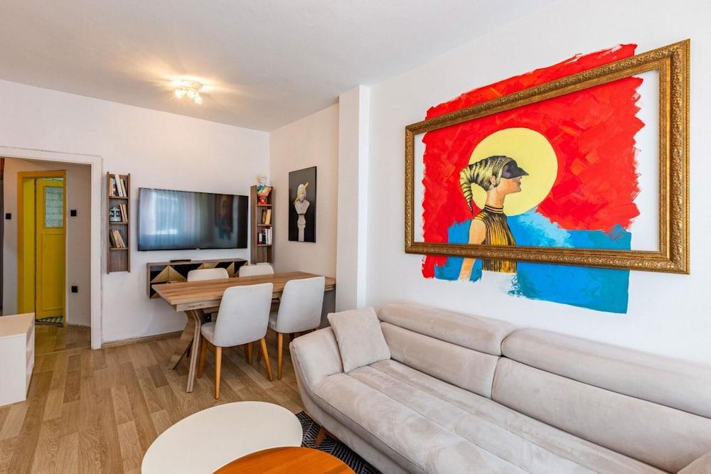 Central and Vibrant Flat in Besiktas - Room