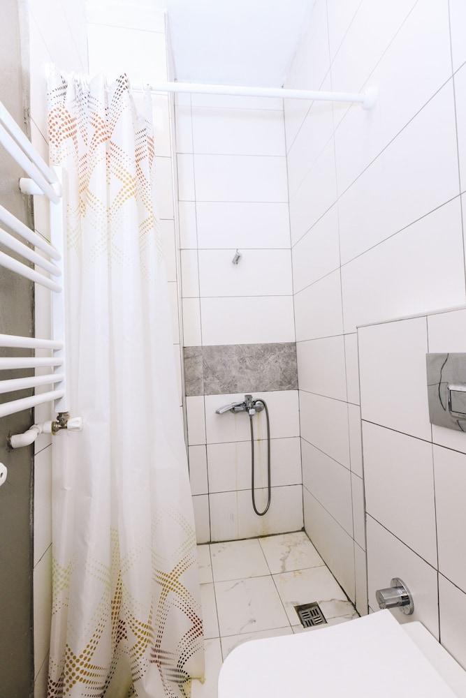 Stylish Private Room at the Taksim - Bathroom