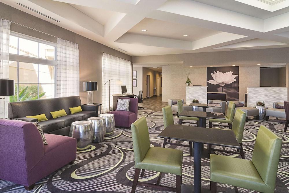 La Quinta Inn & Suites by Wyndham Phoenix Mesa West - Lobby