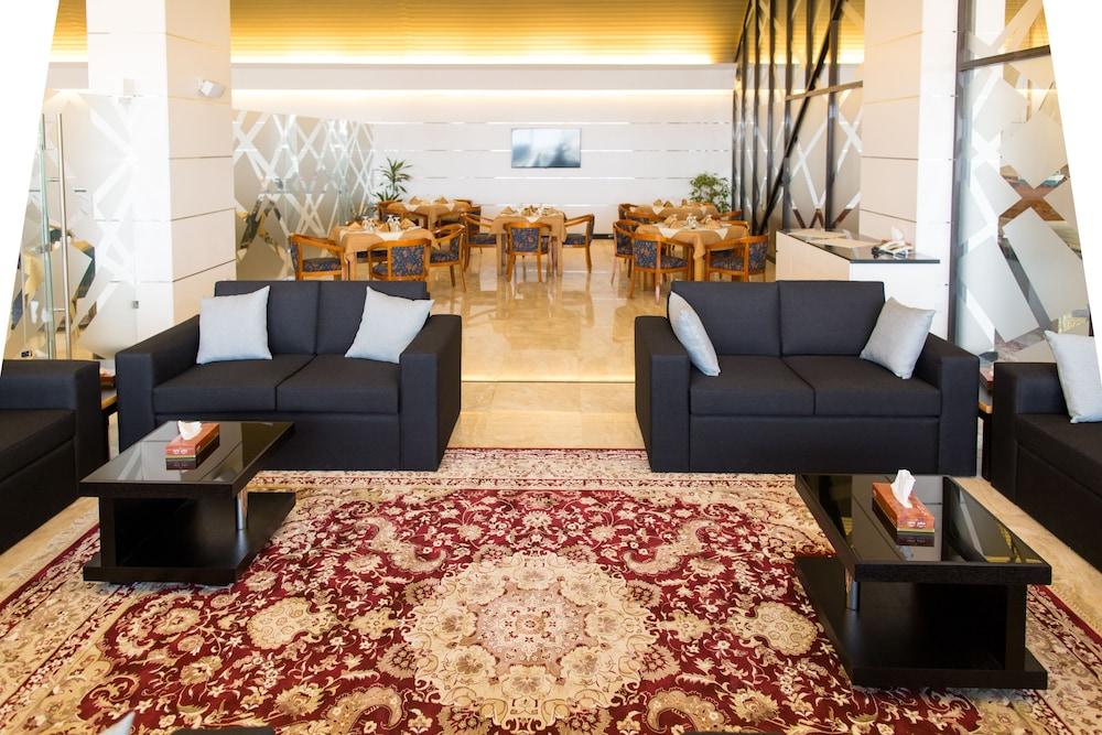Safir Airport Hotel - Lobby Sitting Area