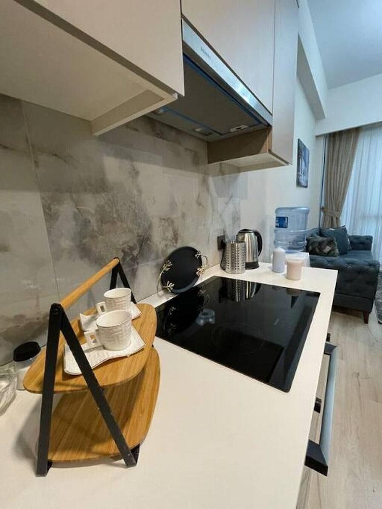 Modern Deluxe 1 1 Living Apartment Near Mall of Istanbul - Room