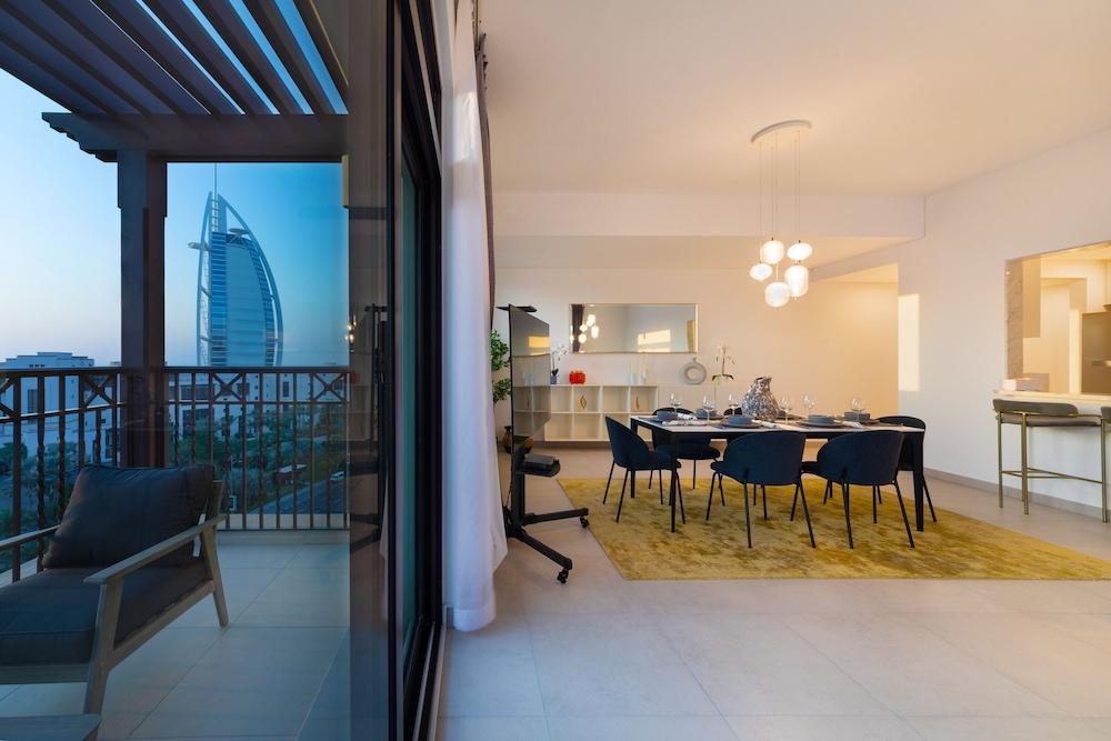 Maison Privee - Exclusive Luxury 3BR Apt with scenic views of Burj Al Arab - Interior