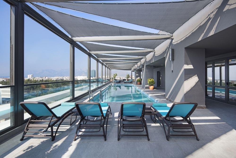 DoubleTree By Hilton Antalya City Centre - Outdoor Pool