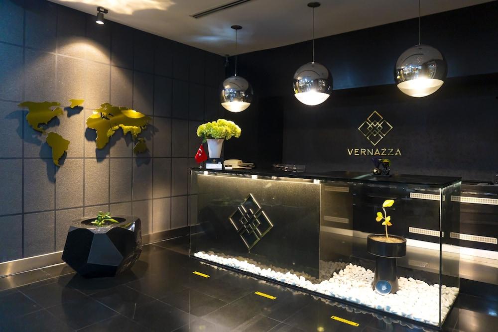 Vernazza Suites Hotel - Reception