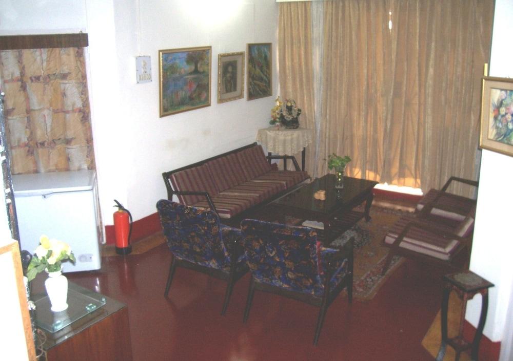 Blue Chip Guest House Kolkata - Interior Entrance