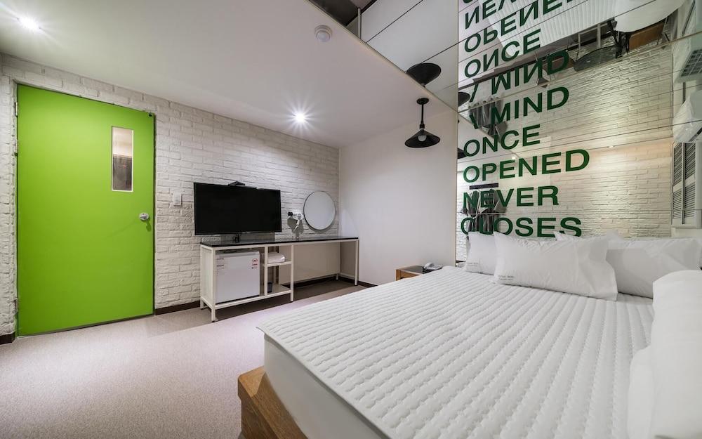Busan Daeyeondong Hotel With - Room