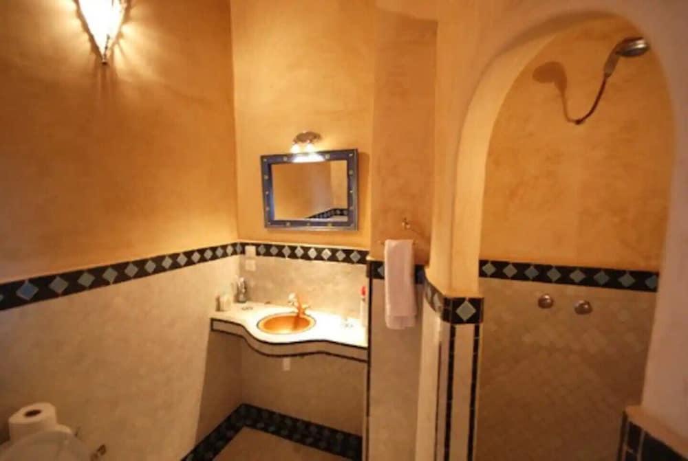 Riad Dar Benares - Bathroom