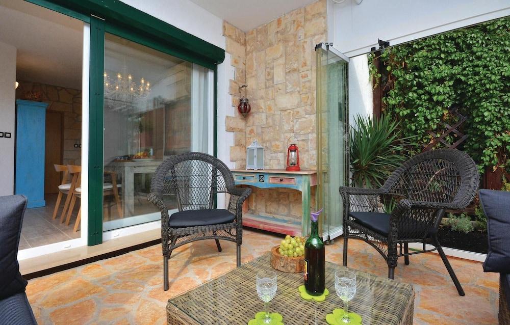 Stunning Home in Ivan Dolac With Wifi and 2 Bedrooms - Exterior