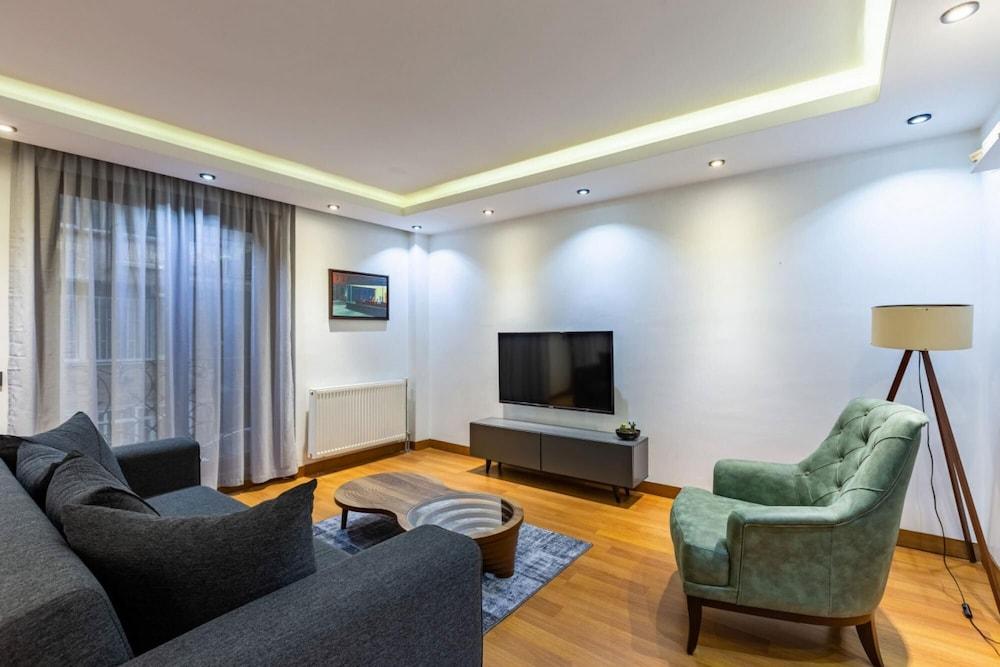 Phenomenal Duplex Flat Near Nisantasi in Besiktas - Room