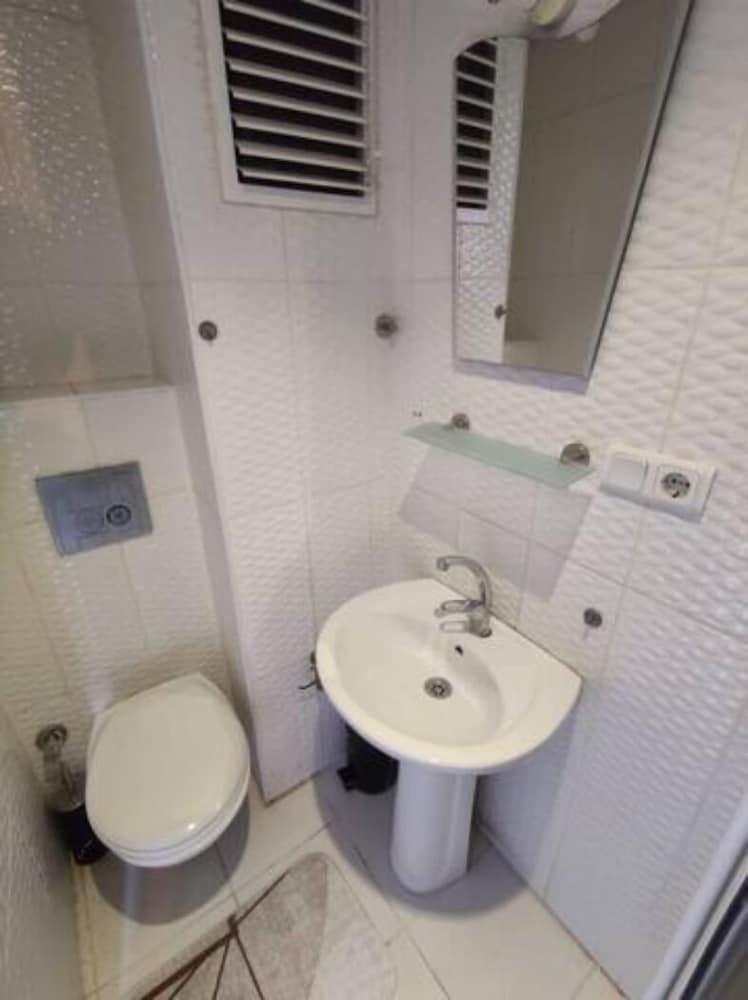 Azad Homes Cimen 103 - Bathroom