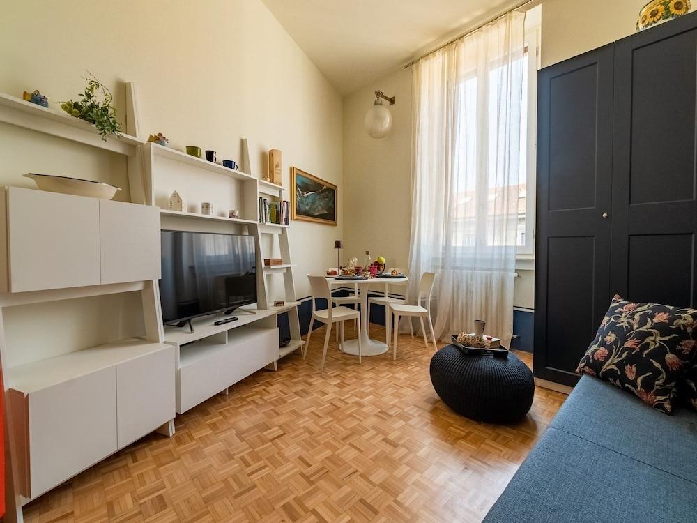 The Best Rent - Apartment in Milan downtown - Living Area