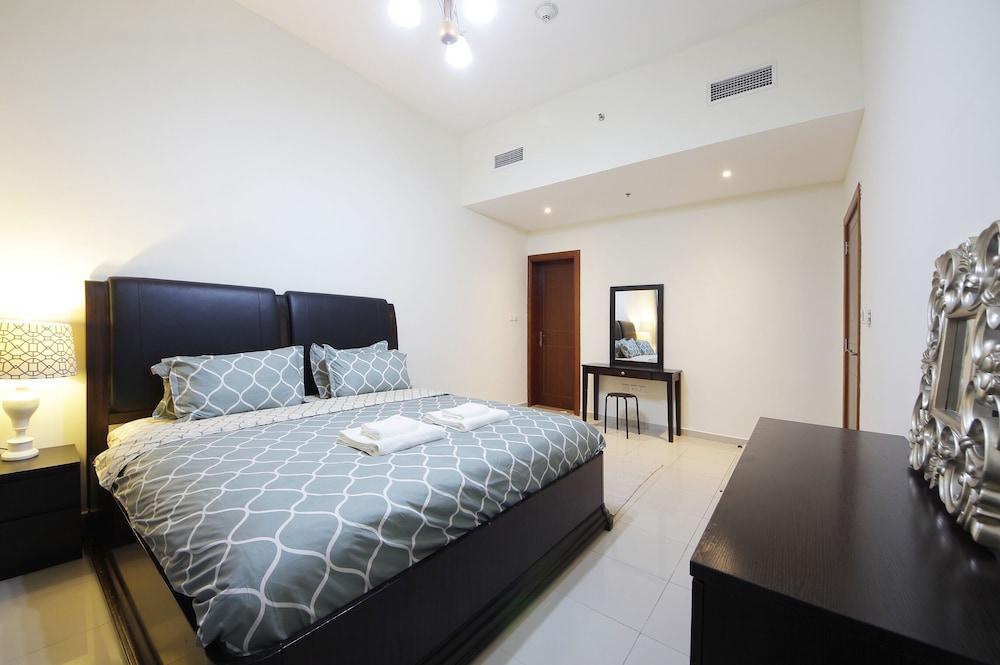 1 Bedroom Apartment in La Vista 3 - Room