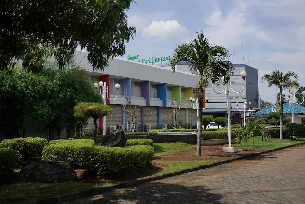 Hotel Bandara Purigarden Semarang - Exterior