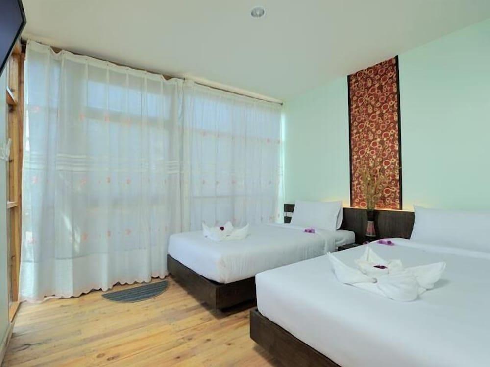 Phi Phi Sea Sky Resort - Room