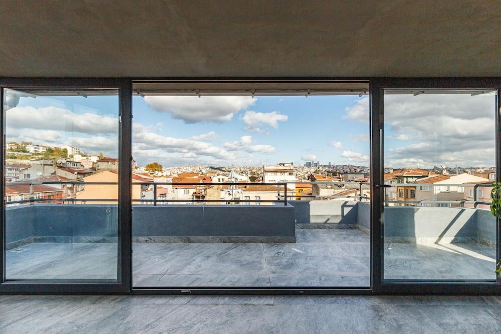 Comfy House Near Golden Horn With an Amazing View - Featured Image