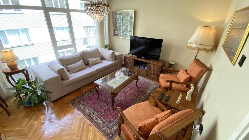 Cozy Flat Close to Popular Attractions in Kadikoy - Featured Image