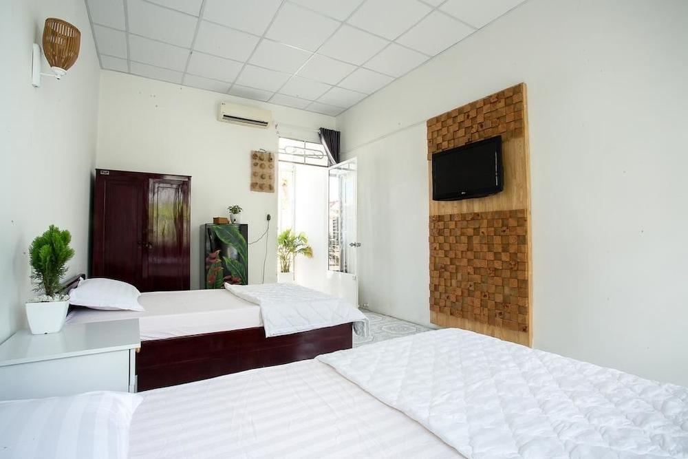 V3 Hostel - Room
