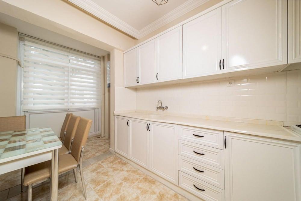 Cozy Apartment Near Popular Attractions in Antalya - Room