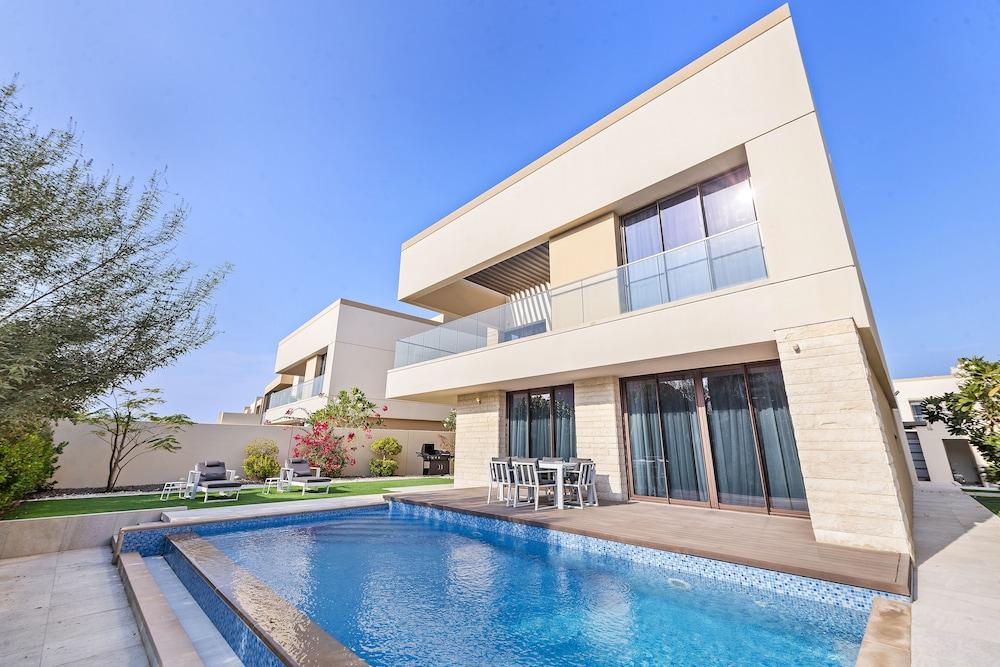 WelHome - Luxe Villa With Private Pool Near The Beach - Featured Image
