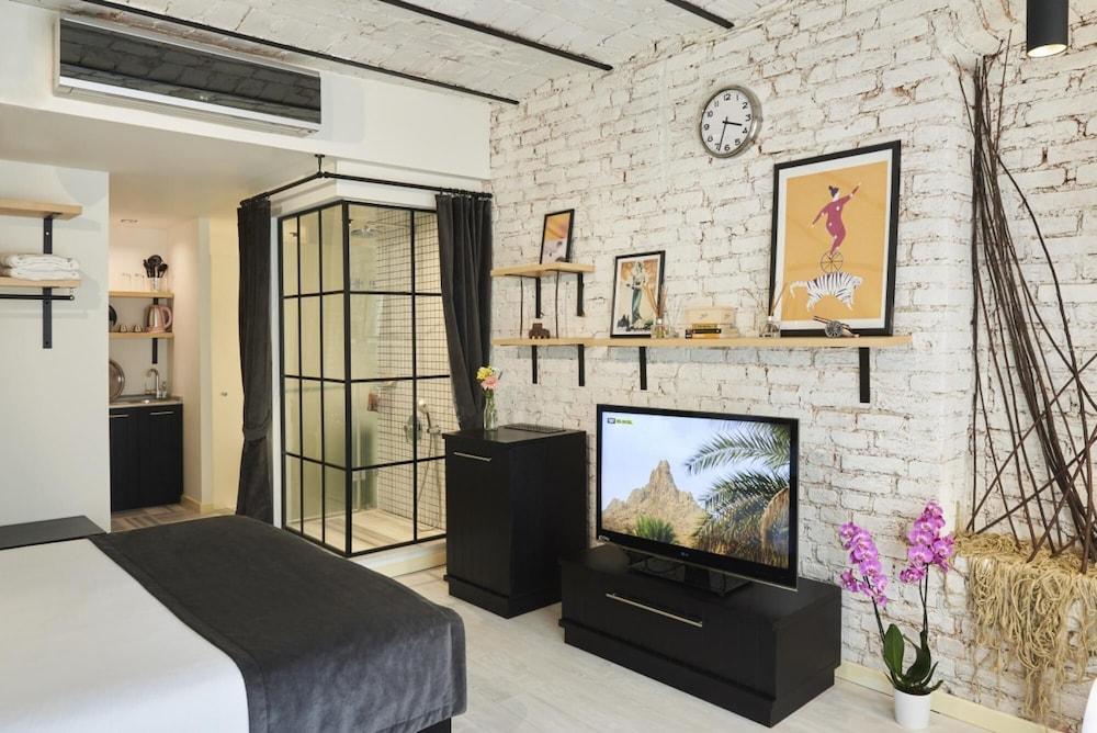 Amazing Flat in Beyoglu With Great Location - Featured Image