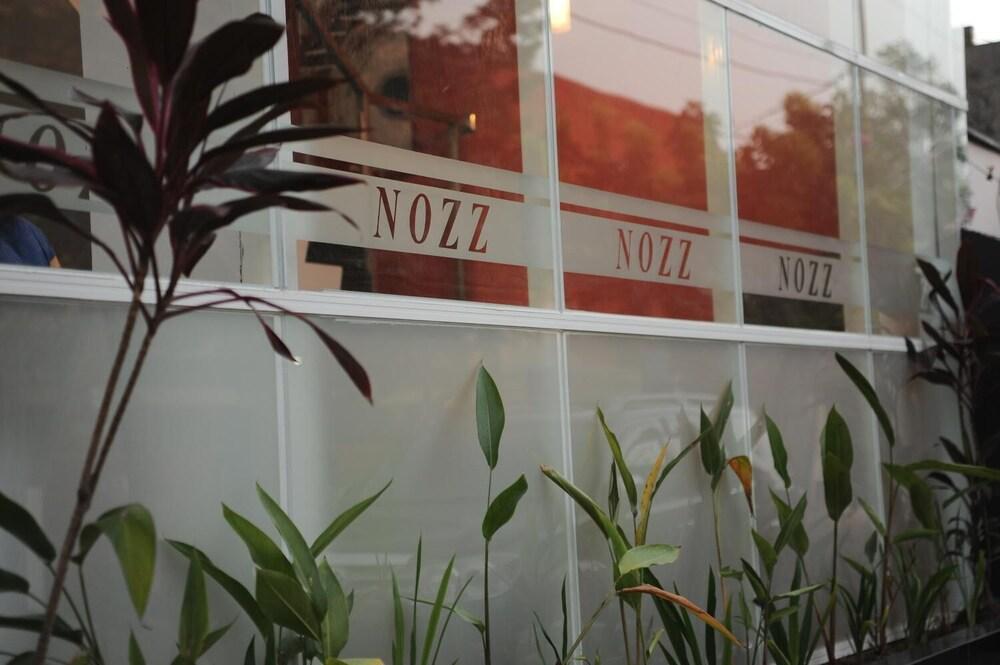 Nozz Hotel Semarang - Exterior