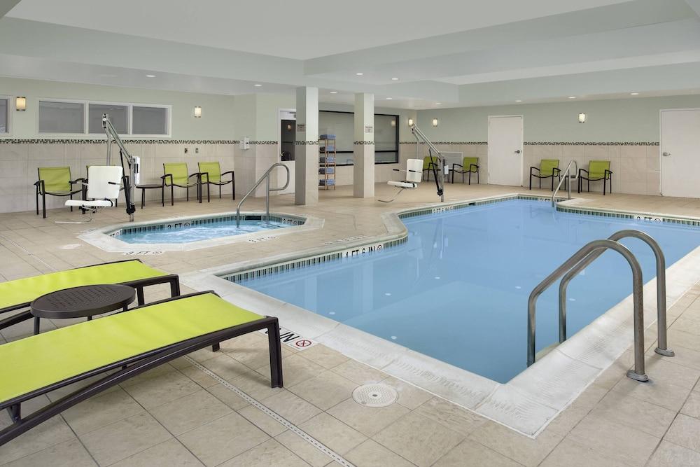 SpringHill Suites Alexandria - Pool