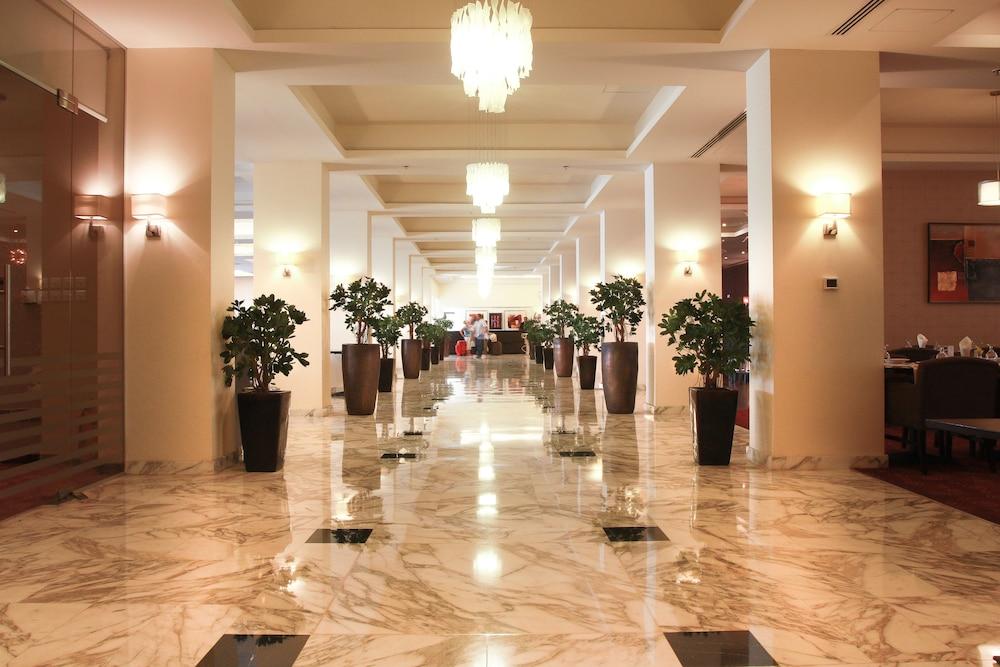 Grand Palace Hotel - Interior Entrance