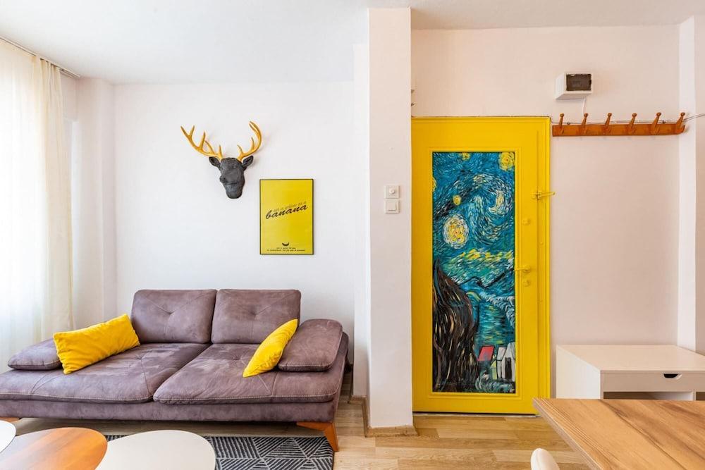 Central and Vibrant Flat in Besiktas - Featured Image