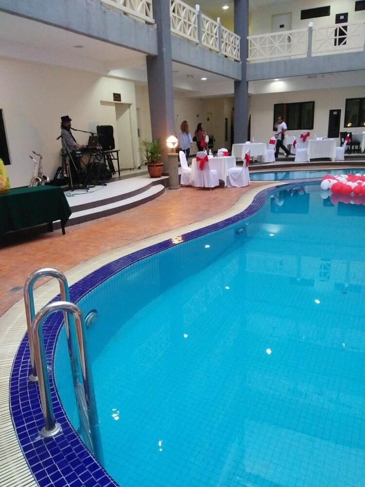 Sutera Hotel - Pool