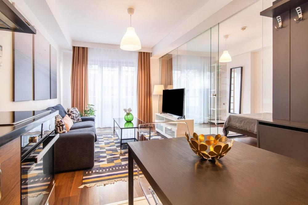 Stylish Flat With Central Location in Sisli - Room