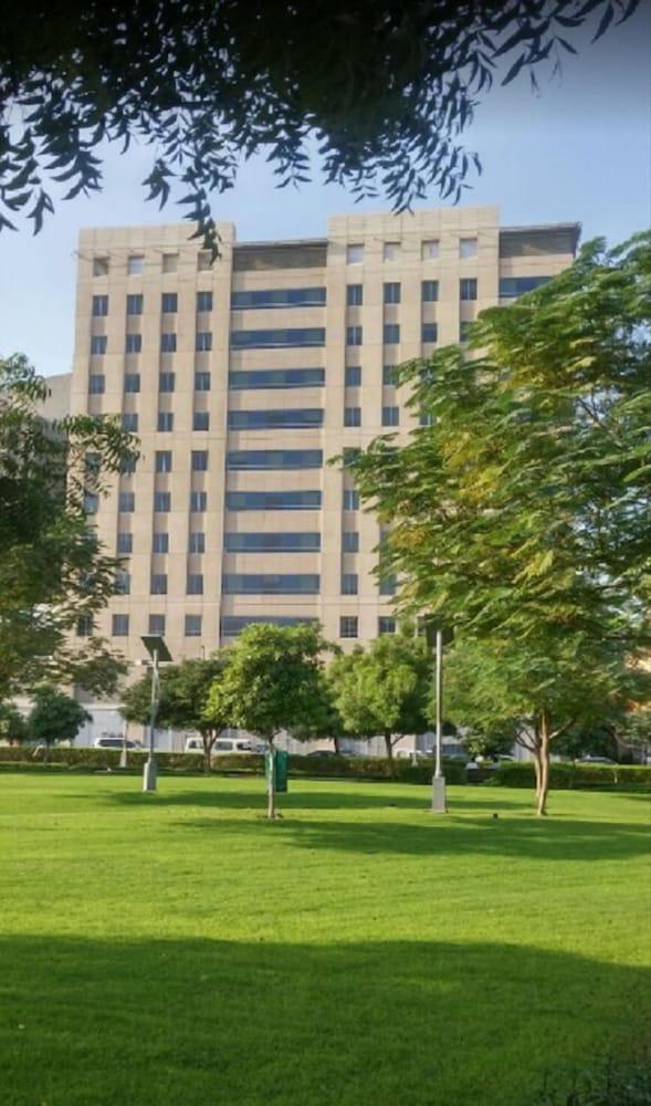 Embassy Inn Hotel Karachi - Property Grounds
