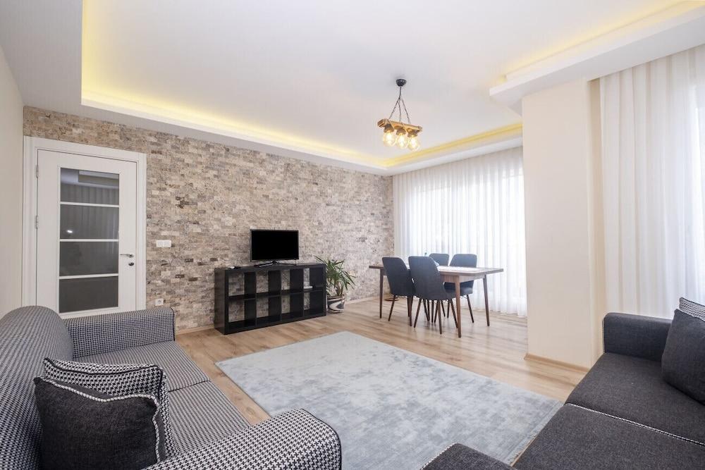 Modern and Central Flat With Balcony in Maltepe - Featured Image
