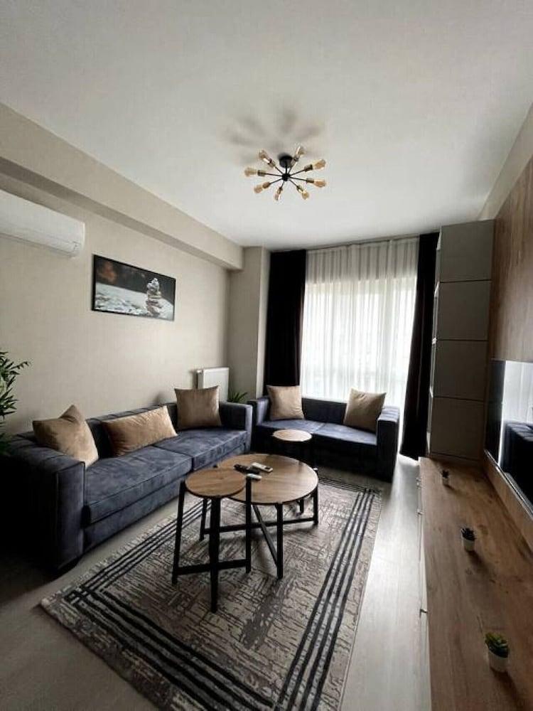 Stylish 1-bedroom Apartment Near Mall of Istanbul - Room