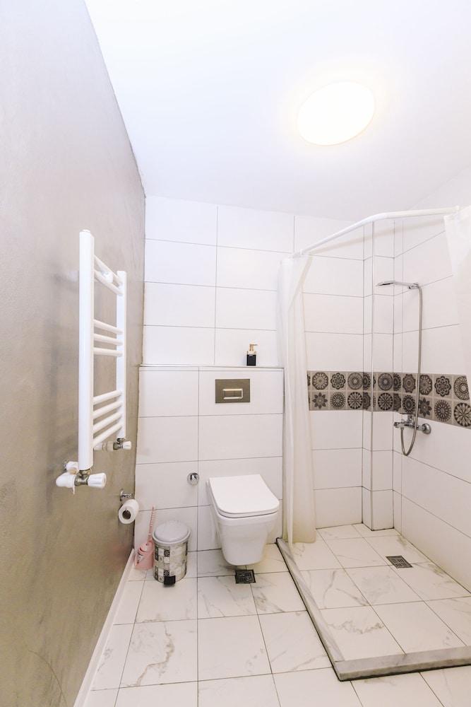Warm Private Room at  Taksim - Bathroom