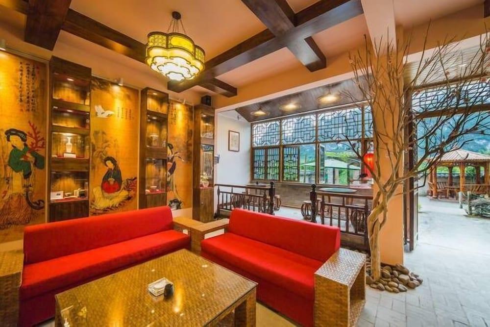 QuietYard YangshuoRiverside HolidayHotel - Lobby Sitting Area