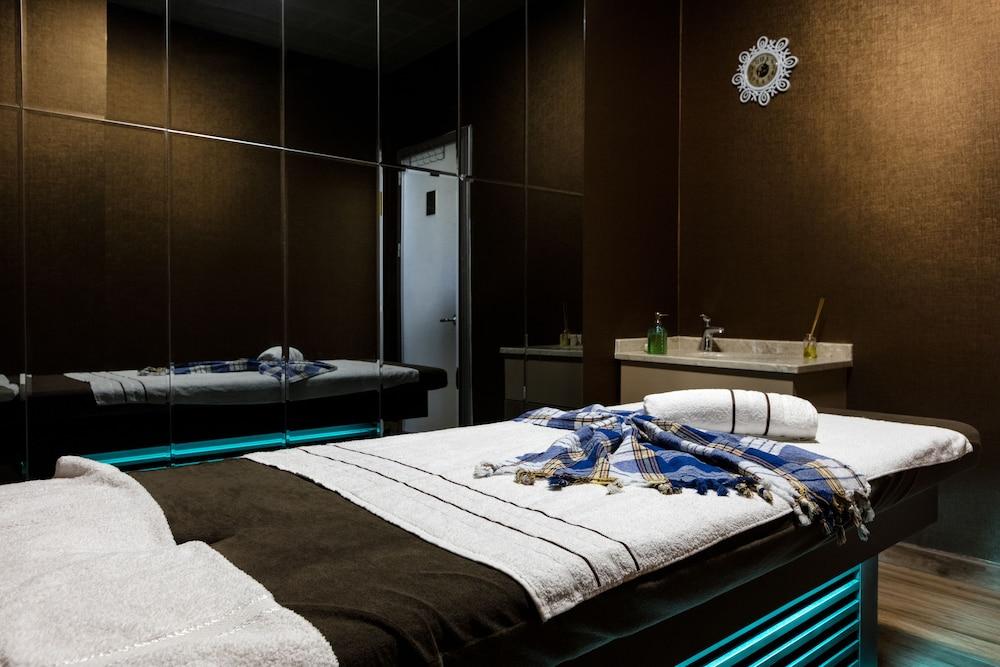 Mari Suites Hotel - Massage