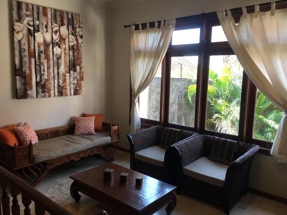 Kuta Holiday Villas - Living Room