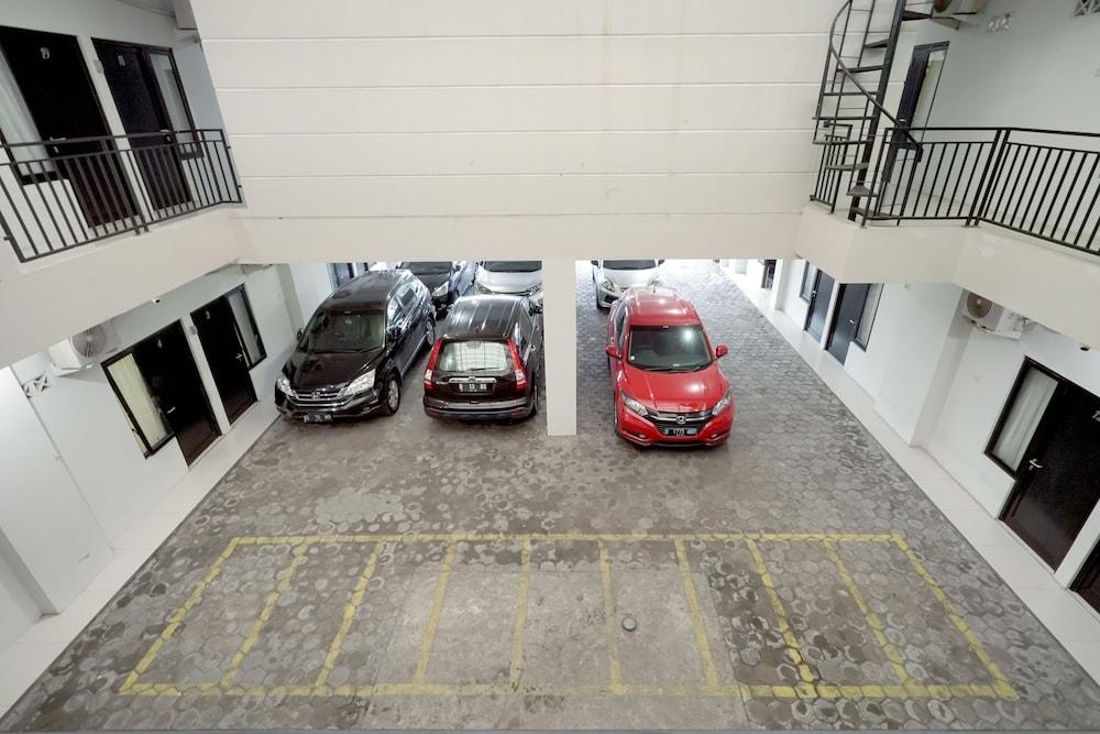 D' Paragon Bulusan - Parking