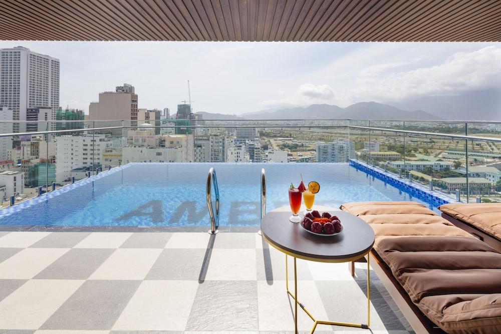 Amber Hotel - Rooftop Pool