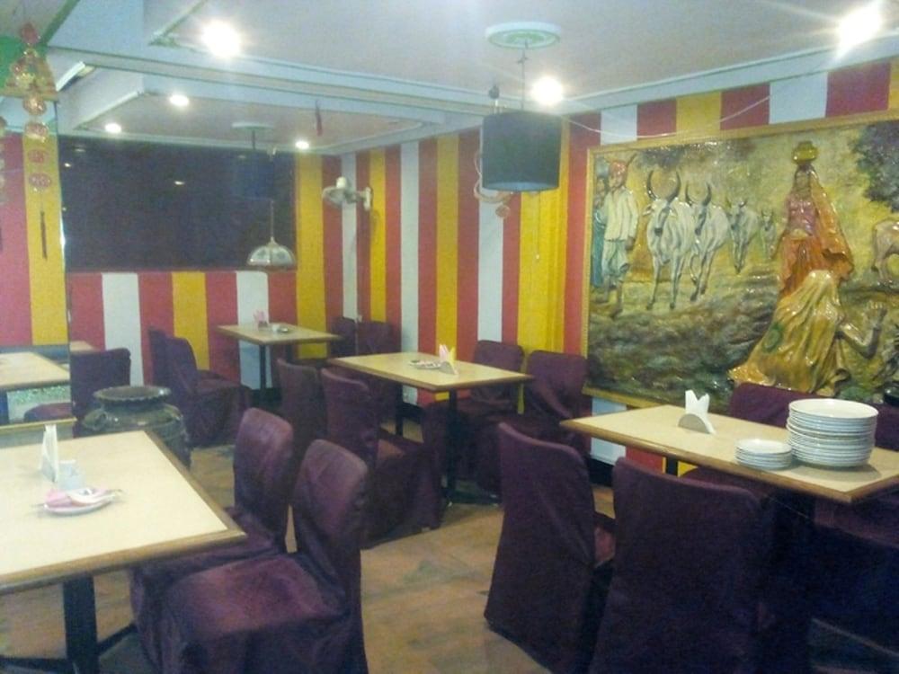 Sheelas Guest House & Restaurant - Restaurant