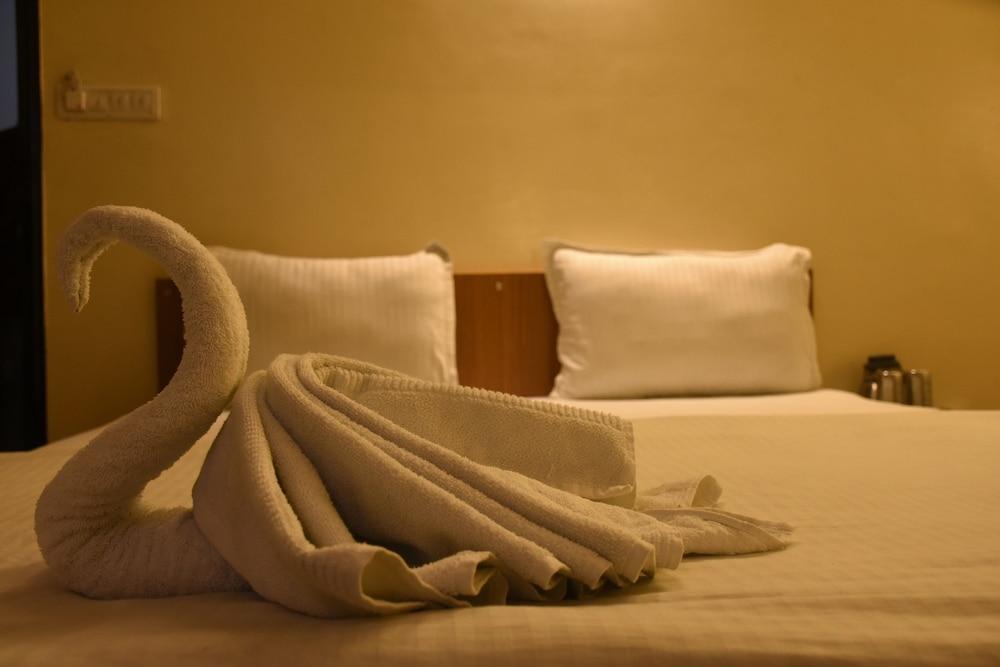Hotel Satyam - Room