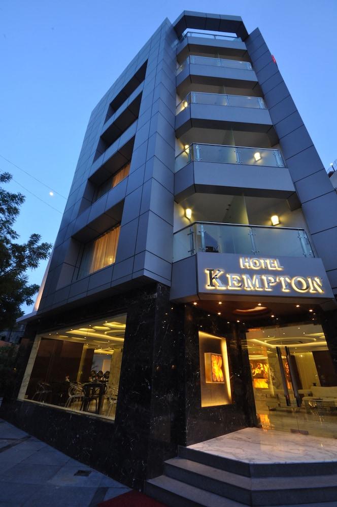 Hotel Kempton - Featured Image