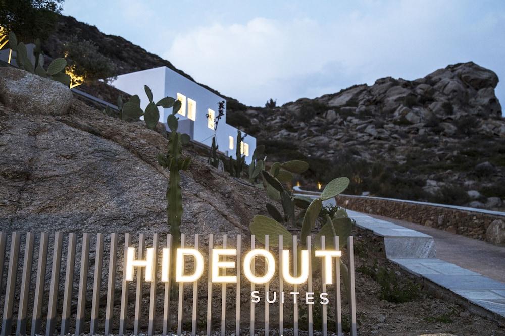 Hide out Suites - Exterior