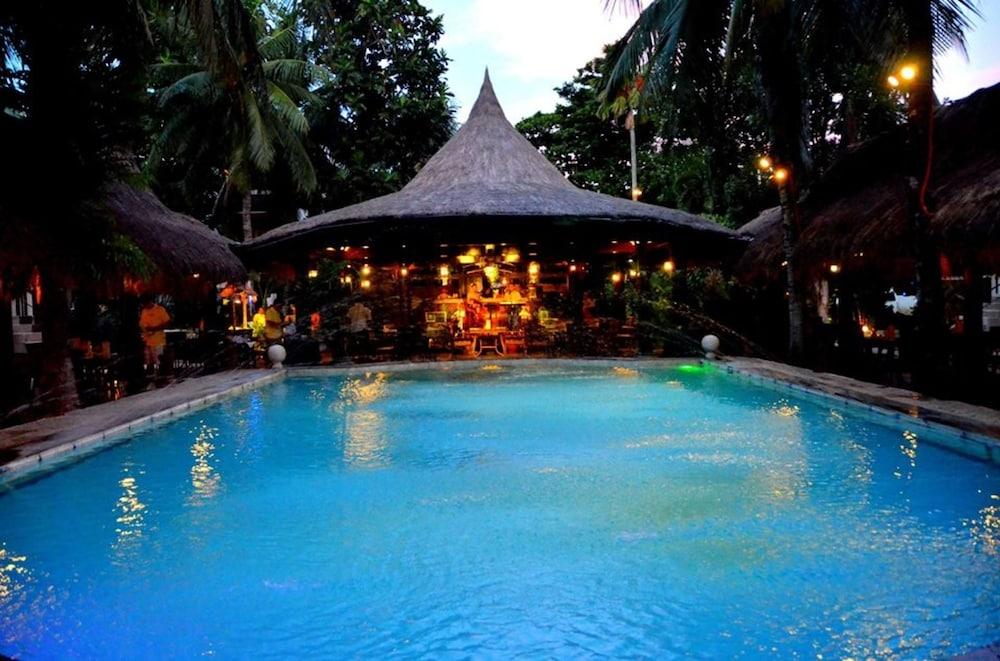 Paradise Garden Hotel and Convention Boracay Powered by ASTON - Outdoor Pool