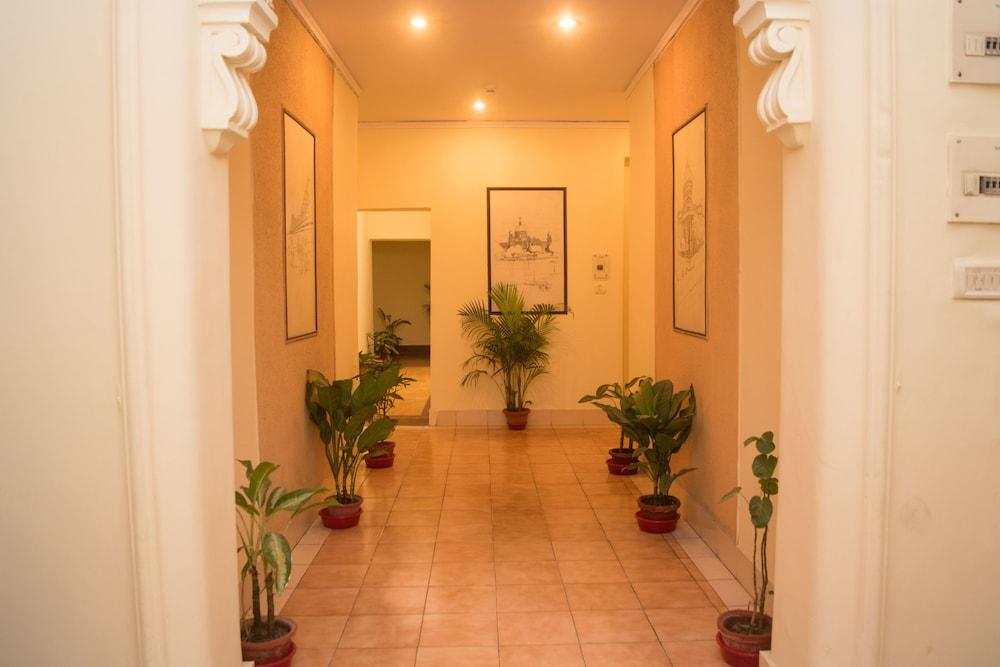 OYO 7222 Chowdhury's Estates - Hotel Interior